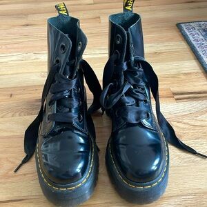 Like new: Platform Doc Martens